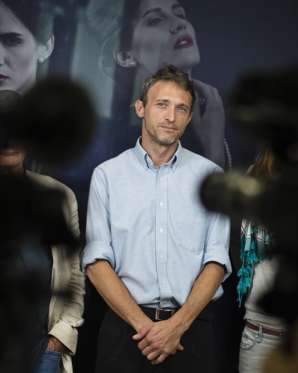 © MeyerKangangi.com