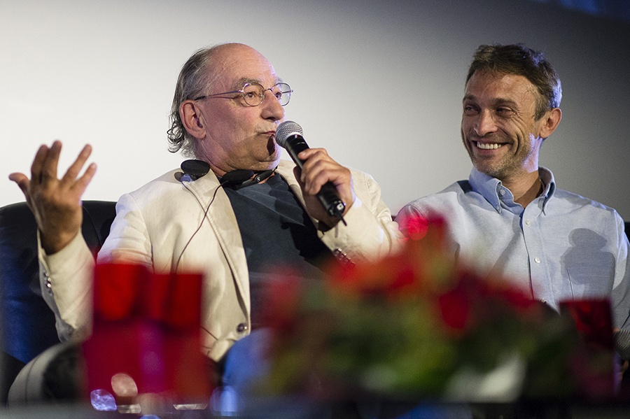 © MeyerKangangi.com