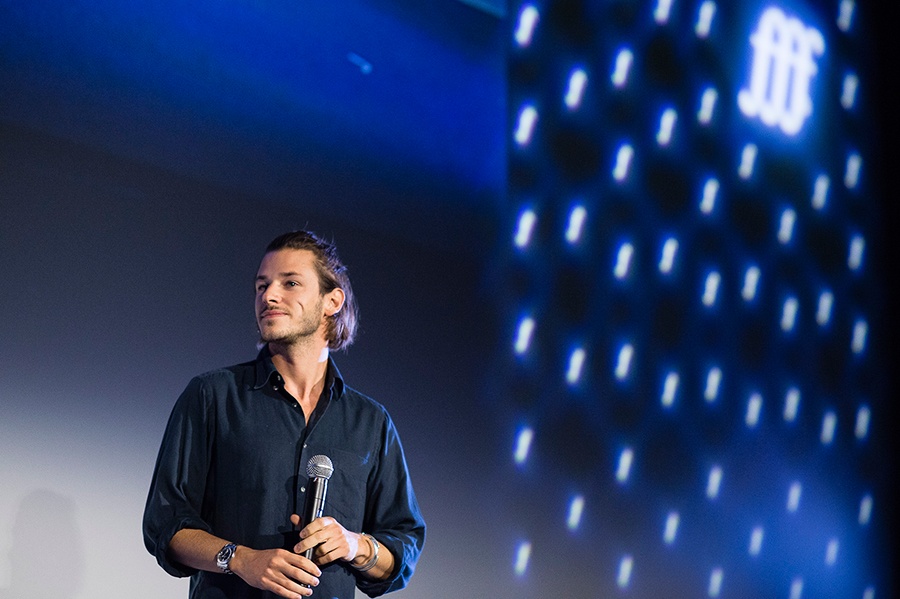 © MeyerKangangi.com