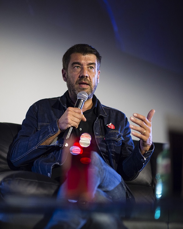 © MeyerKangangi.com