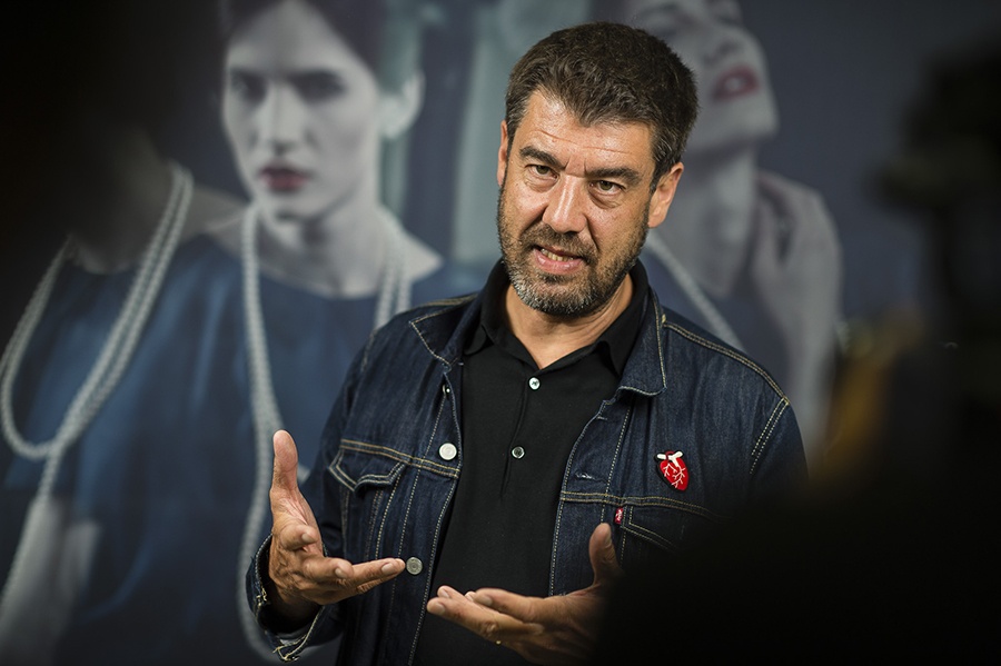 © MeyerKangangi.com